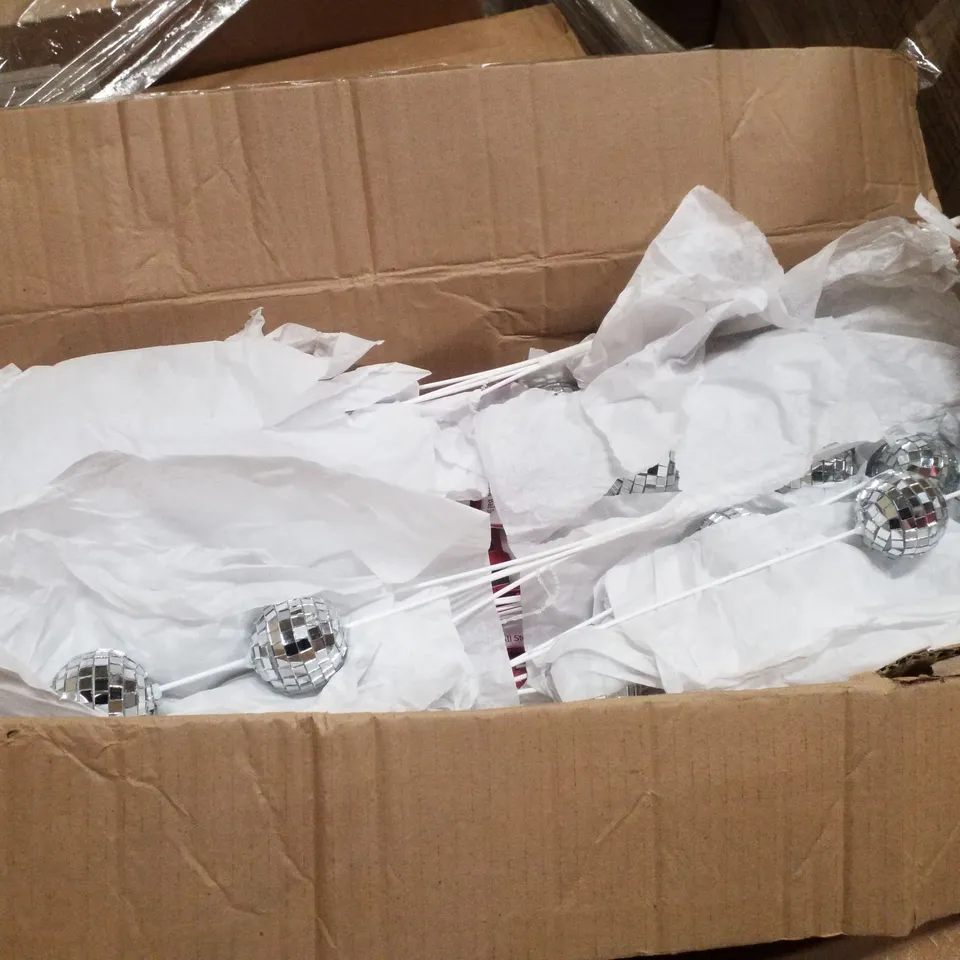 PALLET CONTAINING ASSORTED DECORATIONS INCLUDING GARLANDS, HANGING GLASS CLOCHES, MIRROR BALL STEMS & FELT CHRISTMAS TREES