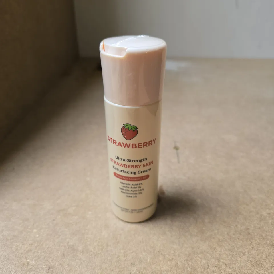 APPROXIMATELY 20 ASSORTED COSMETIC ITEMS INCLUDING CHILDS FARM BODY WASH , GLAZE SUPER GLOSS AND STRAWBERRY RESURFACING CREAM 