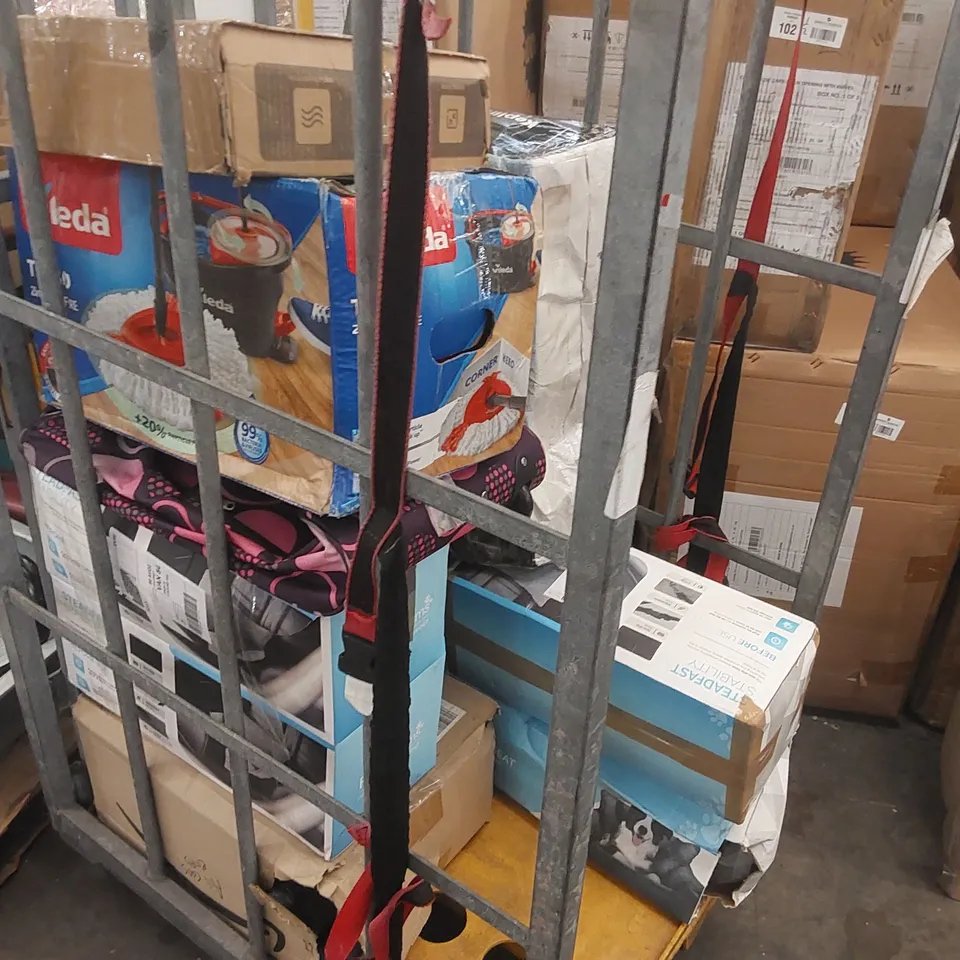 CAGE OF ASSORTED CONSUMER PRODUCTS/FURNITURE PARTS INCLUDING: SUITCASE, PEDESTAL FAN, PET CAR SEATS ECT // CAGE NOT INCLUDED 