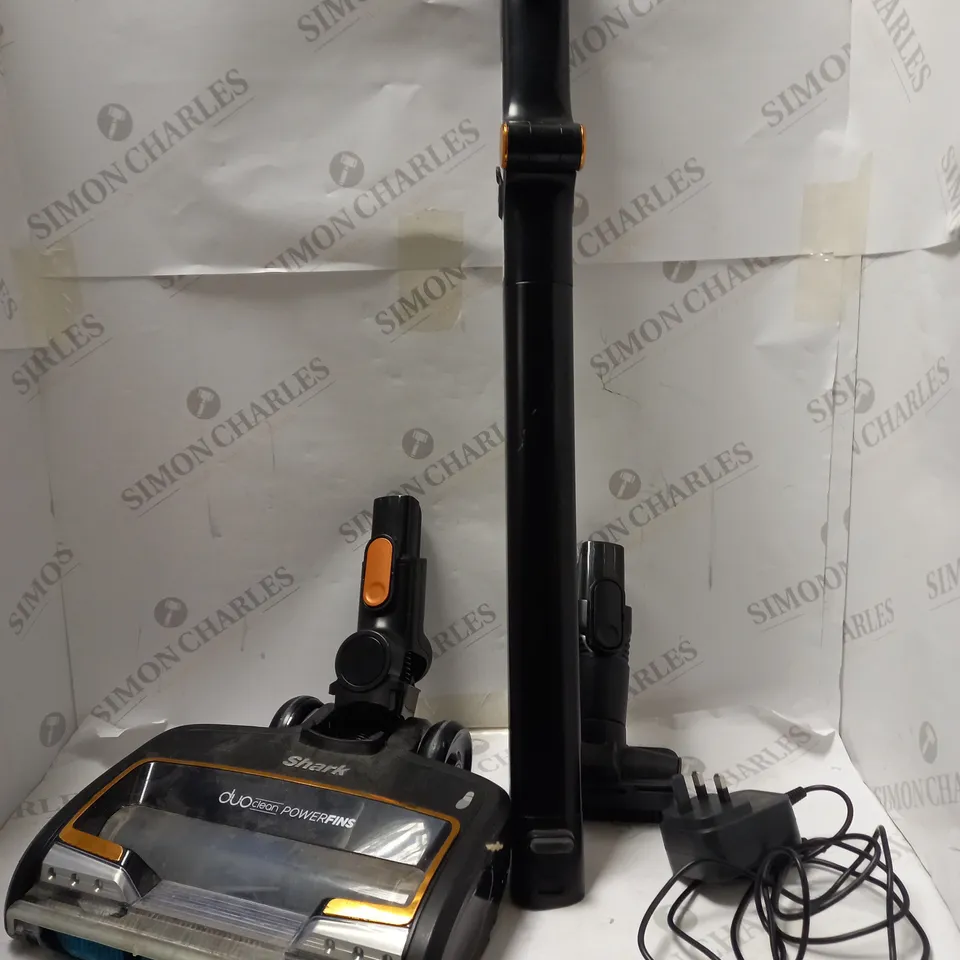 SHARK IZ300UK CORDLESS STICK VACUUM CLEANER - COLLECTION ONLY 