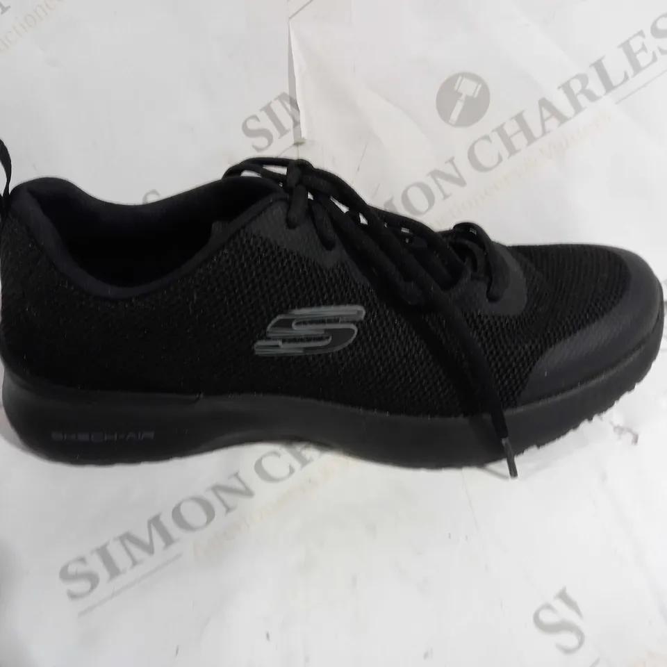 SKECHERS MEN'S AIR DYNAMIGHT KNIT LACE JOGGER BLACK TRAINERS - SIZE 8 UK