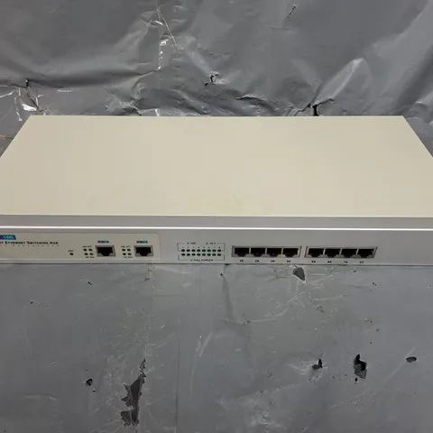 FAST ETHERNET SWITCHING HUB IN CREAM