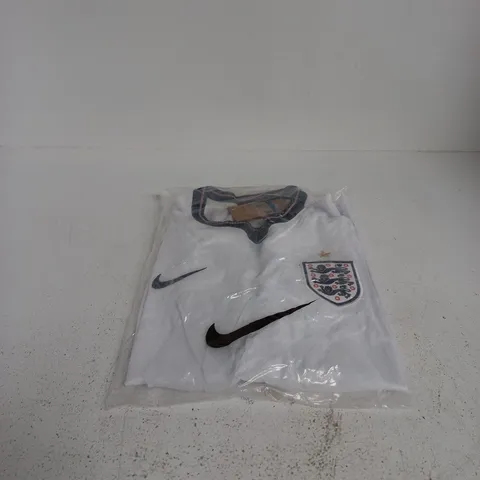 NIKE ENGLANDS MEDIUM FOOTBALL JERSEY