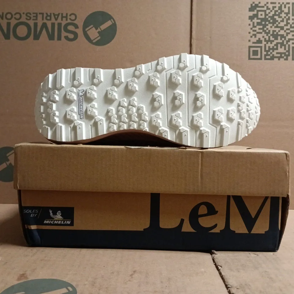 BOXED PAIR OF LE MIEUX TRAX VIVA WATERPROOF TRAINERS IN PINK SIZE UK 3