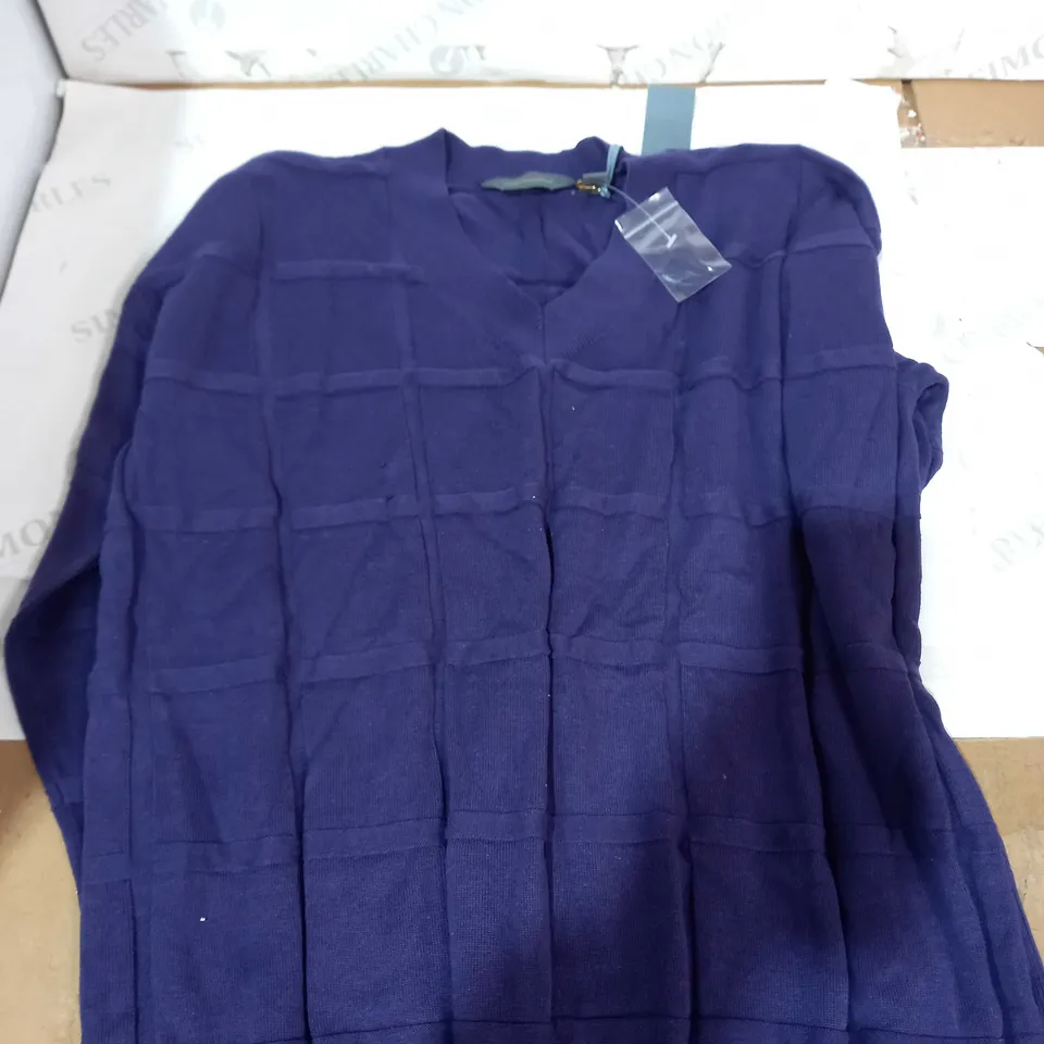 LOT OF 4 CLOTHING ITEMS TO INCLUDE NINA LEONARD, RUTH LANGSFORD, FRANK USHER