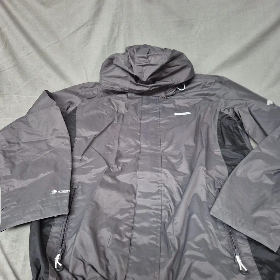 REGATTA GREAT OUTDOORS MEN'S HOODED RAIN JACKET – UK M (EU 50)