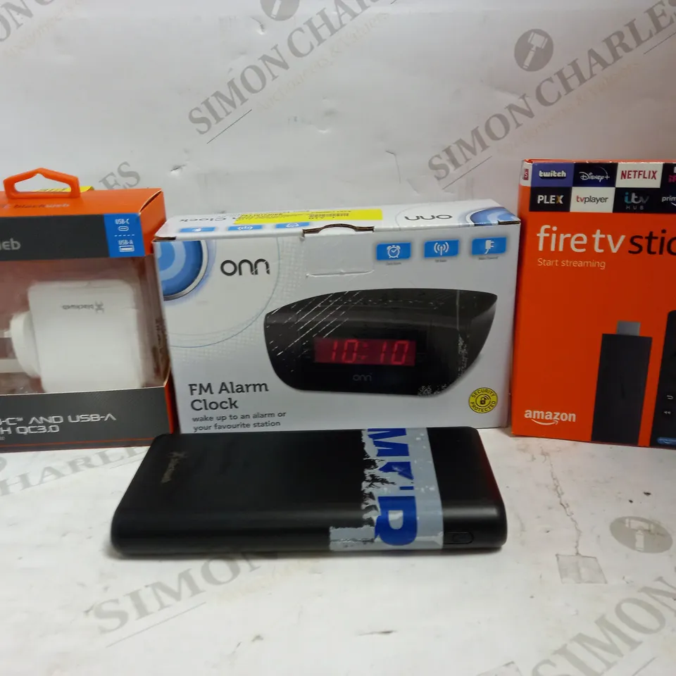 LOT OF APPROXIMATELY 12 ELECTRICAL ITEMS, TO INCLUDE POWER BANK, FIRE TV STICK, ETC