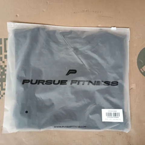 BAGGED PURSUE FITNESS ALLURE T-SHIRT IN DARK NAVY SIZE MEDIUM