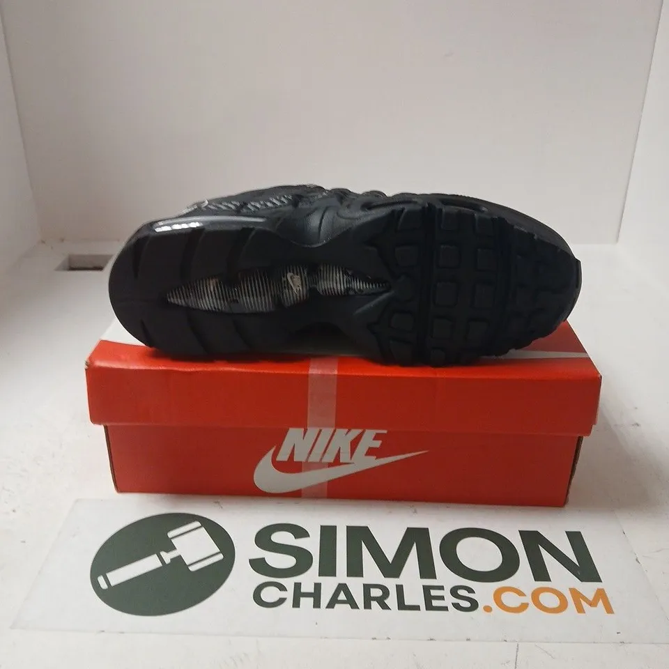 BOXED PAIR OF NIKE AIR MAX 95 BIG BUBBLE TRAINERS IN BLACK - UK 10.5