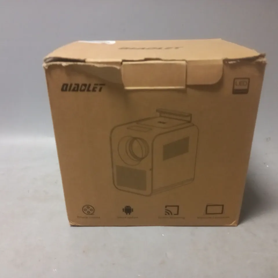 BOXED QIAOLET FULL HD LCD PROJECTOR 