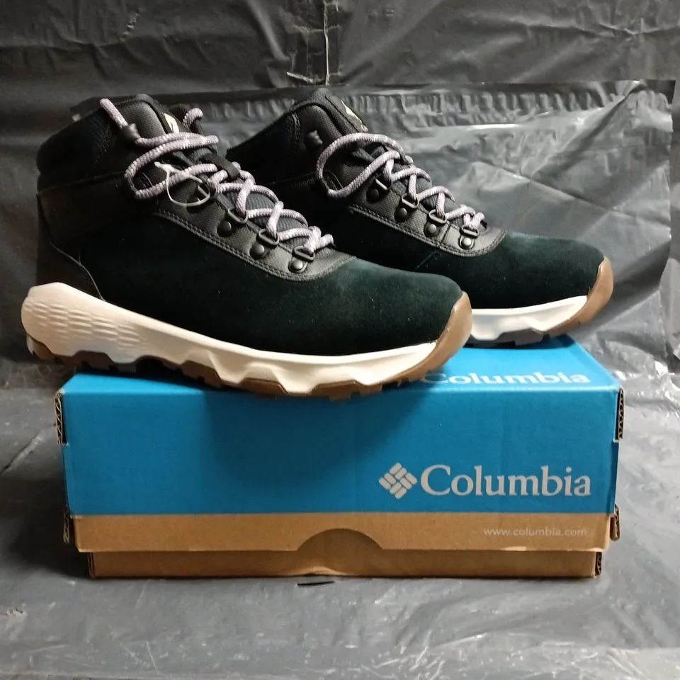 BOXED PAIR OF COLUMBIA NEWTON WANDERER SHOES IN BLACK/GRANITE/PURPLE SIZE UK 5