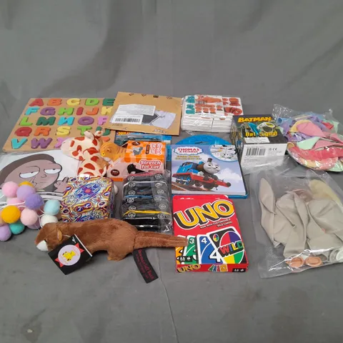 LOT OF ASSORTED TOYS AND GAMES TO INCLUDE UNO, BATMAN AND HOTWHEELS