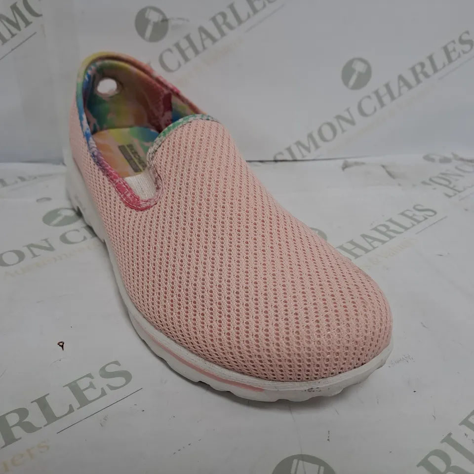 SKETCHERS ORIGINAL GO WALK SHOES PINK - SIZE 7