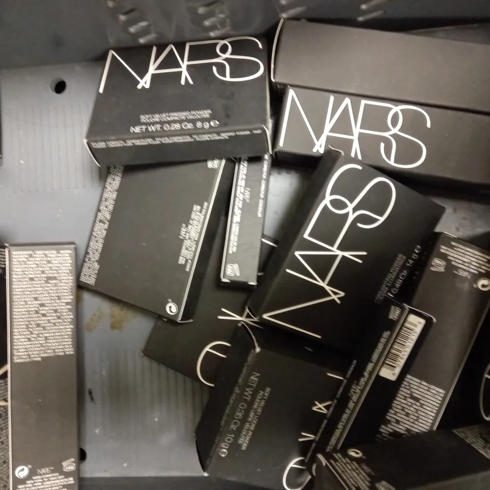 LOT OF APPROXIMATELY 20 NARS FACE MAKE UP ITEMS