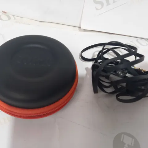 PUMP WIRED EARPHONES WITH CASE IN BLACK/ORANGE
