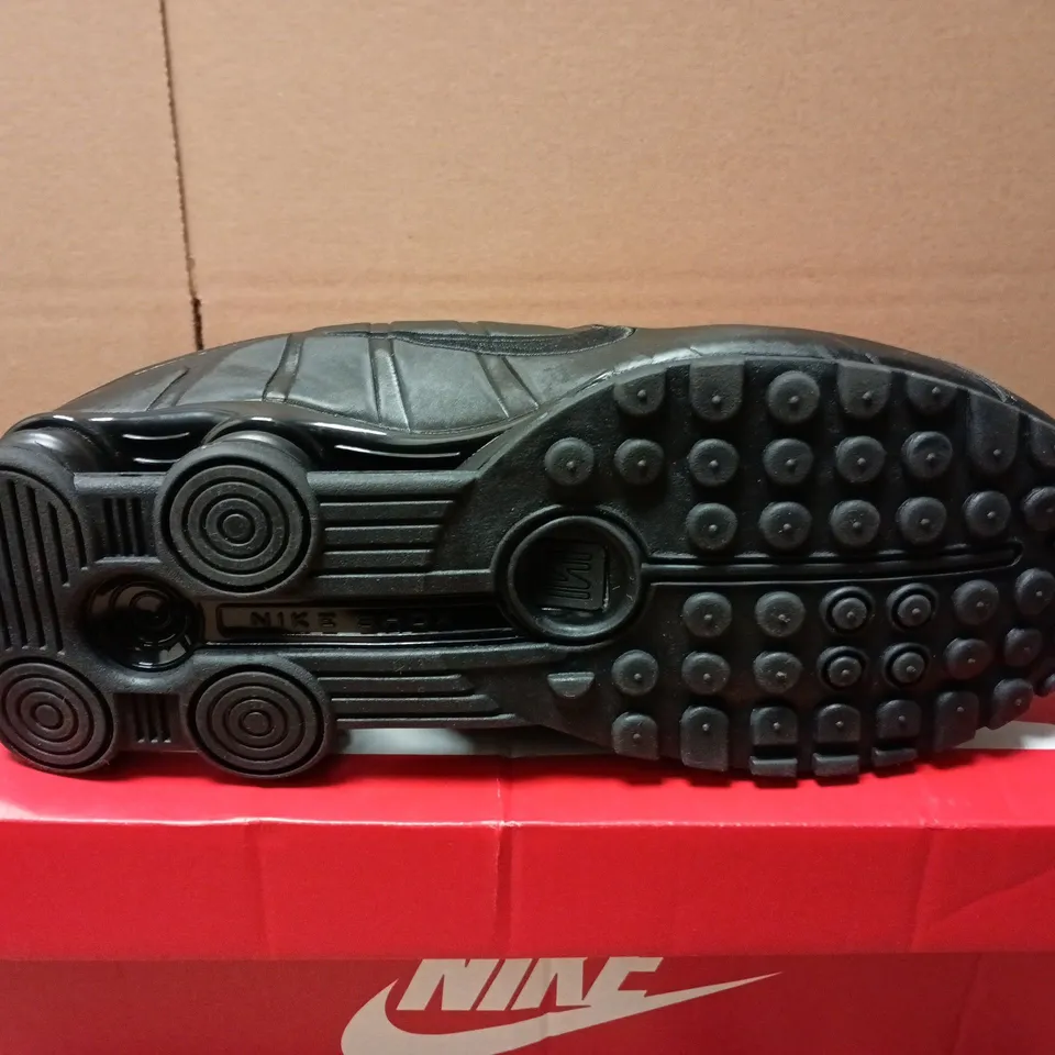 BOXED PAIR OF NIKE SHOX R4 TRAINERS IN BLACK - UK 8.5