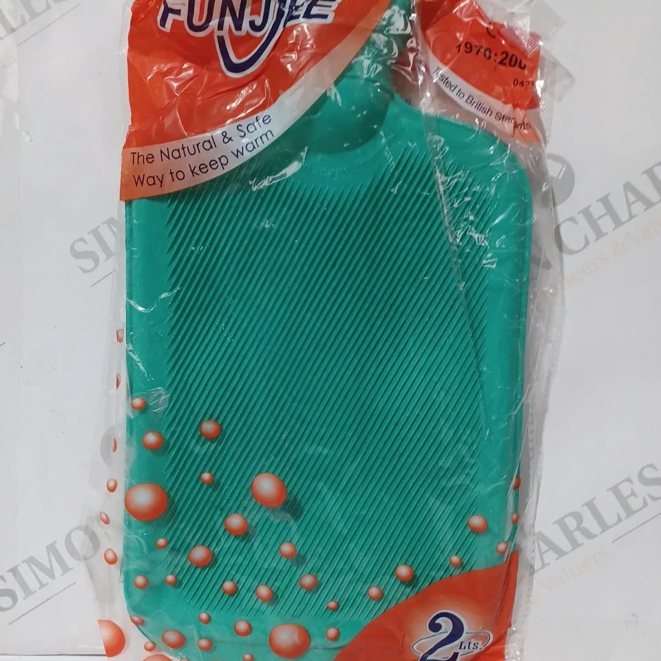 FUNJEE 2 LITRE HOT WATER BOTTLE IN GREEN