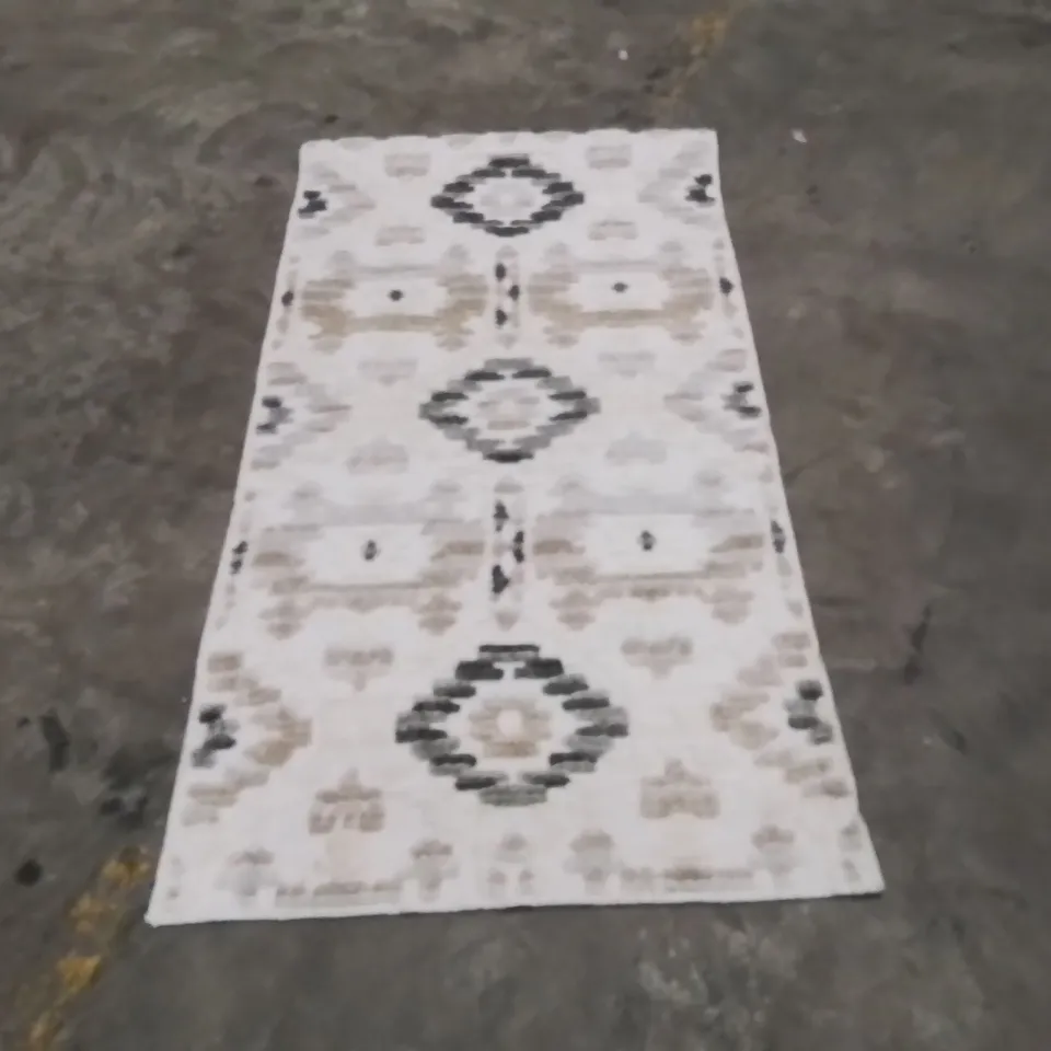 QUALITY DESIGNER AREA RUG - APPROXIMATELY 150X80CM