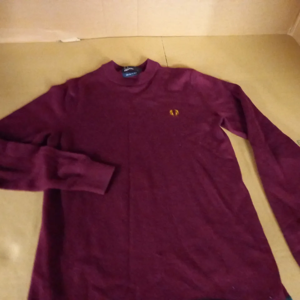FRED PERRY MERINO WOOL JUMPER IN BURGHUNDY - S