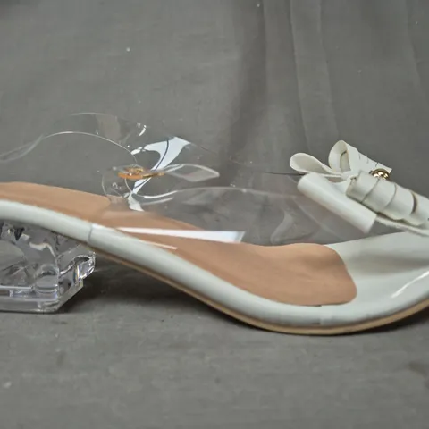 BOXED PAIR OF UNBRANDED LOW BLOCK HEEL CLEAR SIDE PEEP TOE SHOES IN WHITE W. BOW DETAIL EU SIZE 34