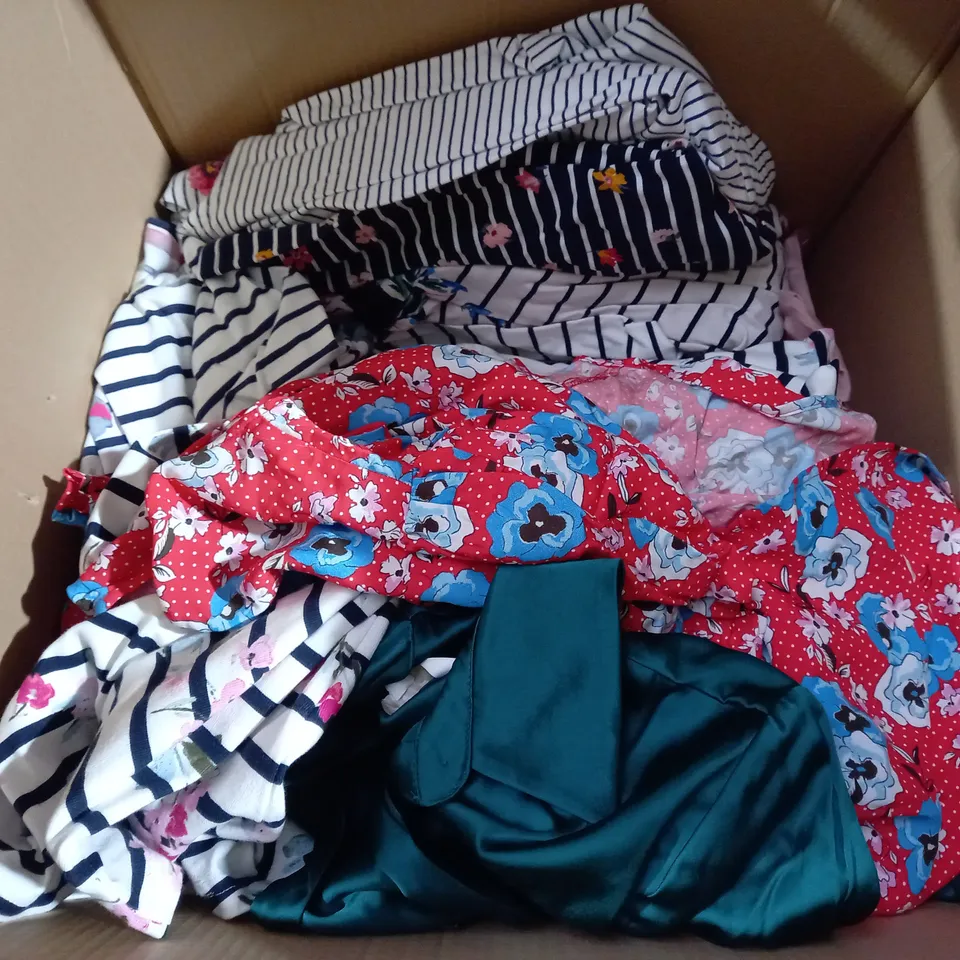 BOX OF APPROX 16 ASSORTED CLOTHING ITEMS TO INCLUDE - APRICOT - FINERY - JOULES ECT