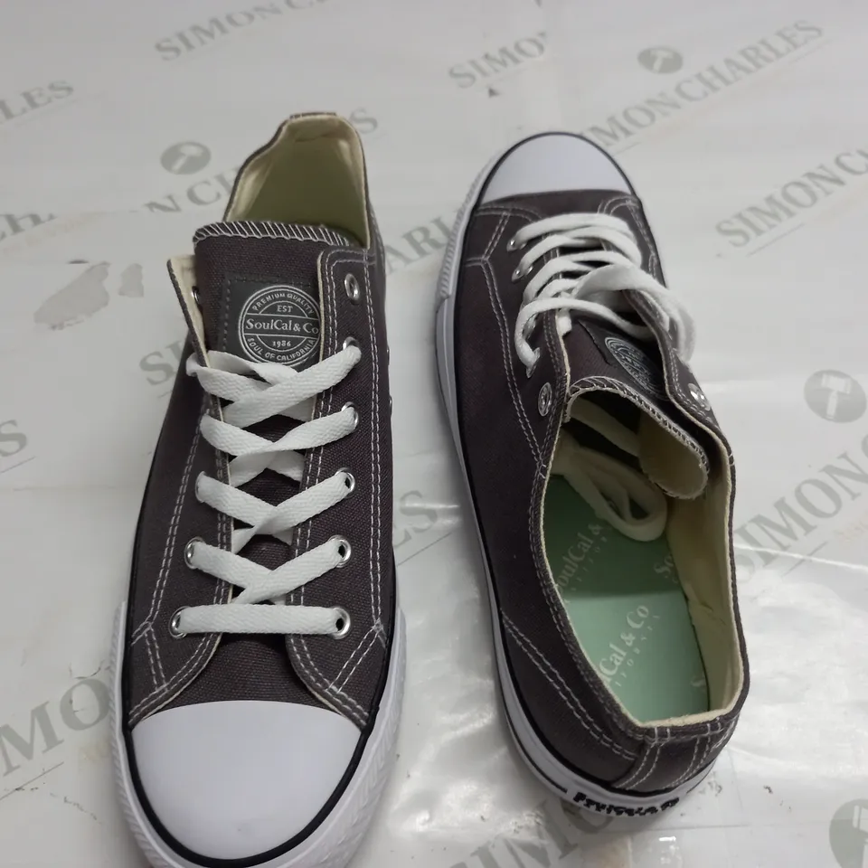 SOUL CAL LOW CANVAS PUMP IN CHARCOAL - UK 7