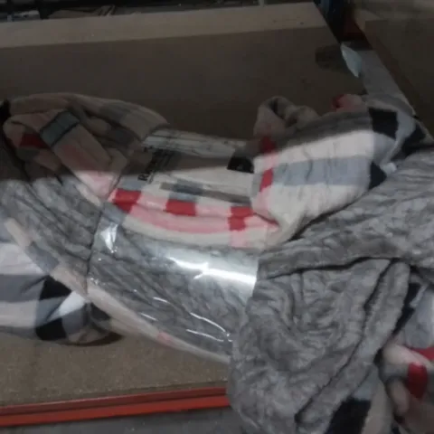 DARAMOW THROW BLANKET