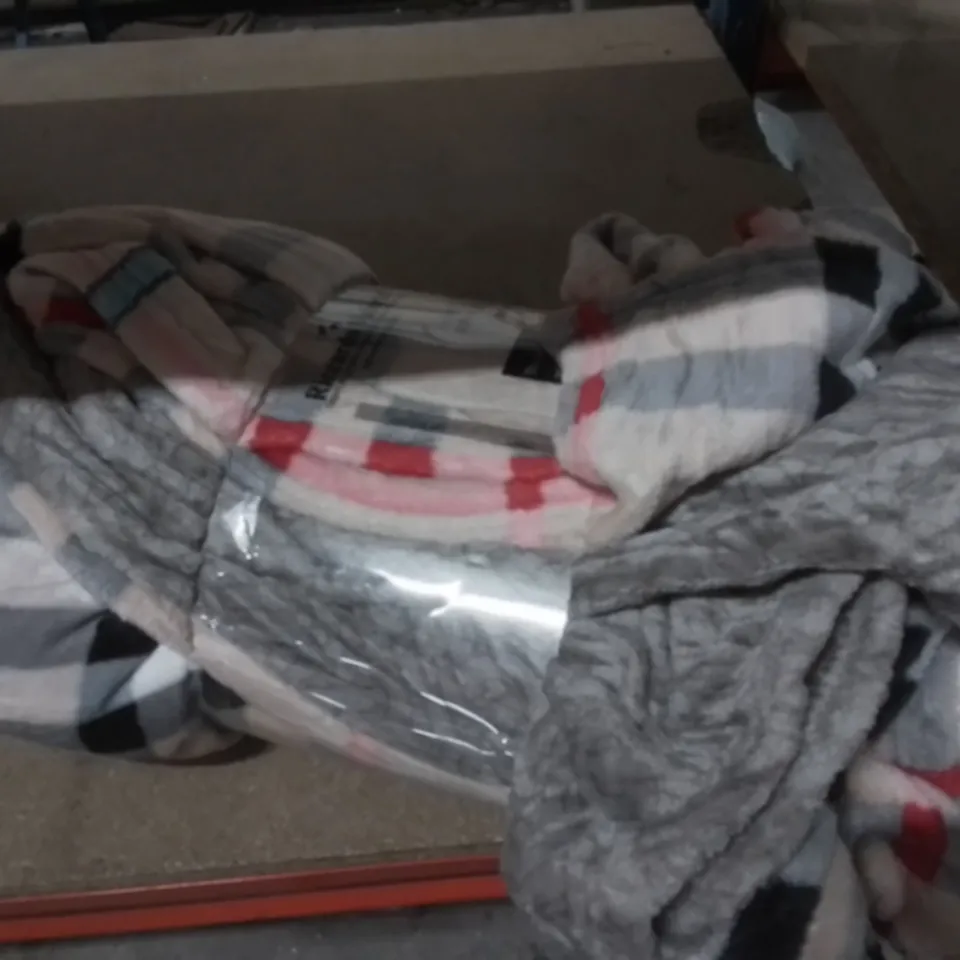 DARAMOW THROW BLANKET