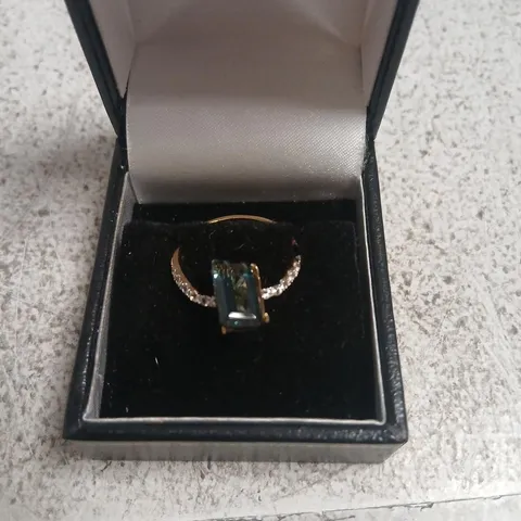2.90CT LONDON BLUE TOPAZ EMERALD CUT AND WHITE TOPAZ RING 