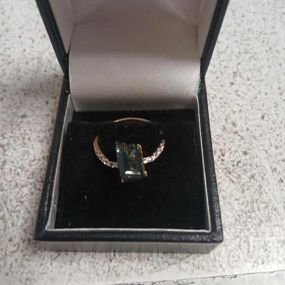 2.90CT LONDON BLUE TOPAZ EMERALD CUT AND WHITE TOPAZ RING 