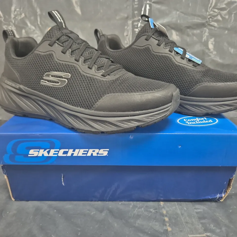 BOXED PAIR OF SKECHERS MENS TRAINERS IN BLACK SIZE 10