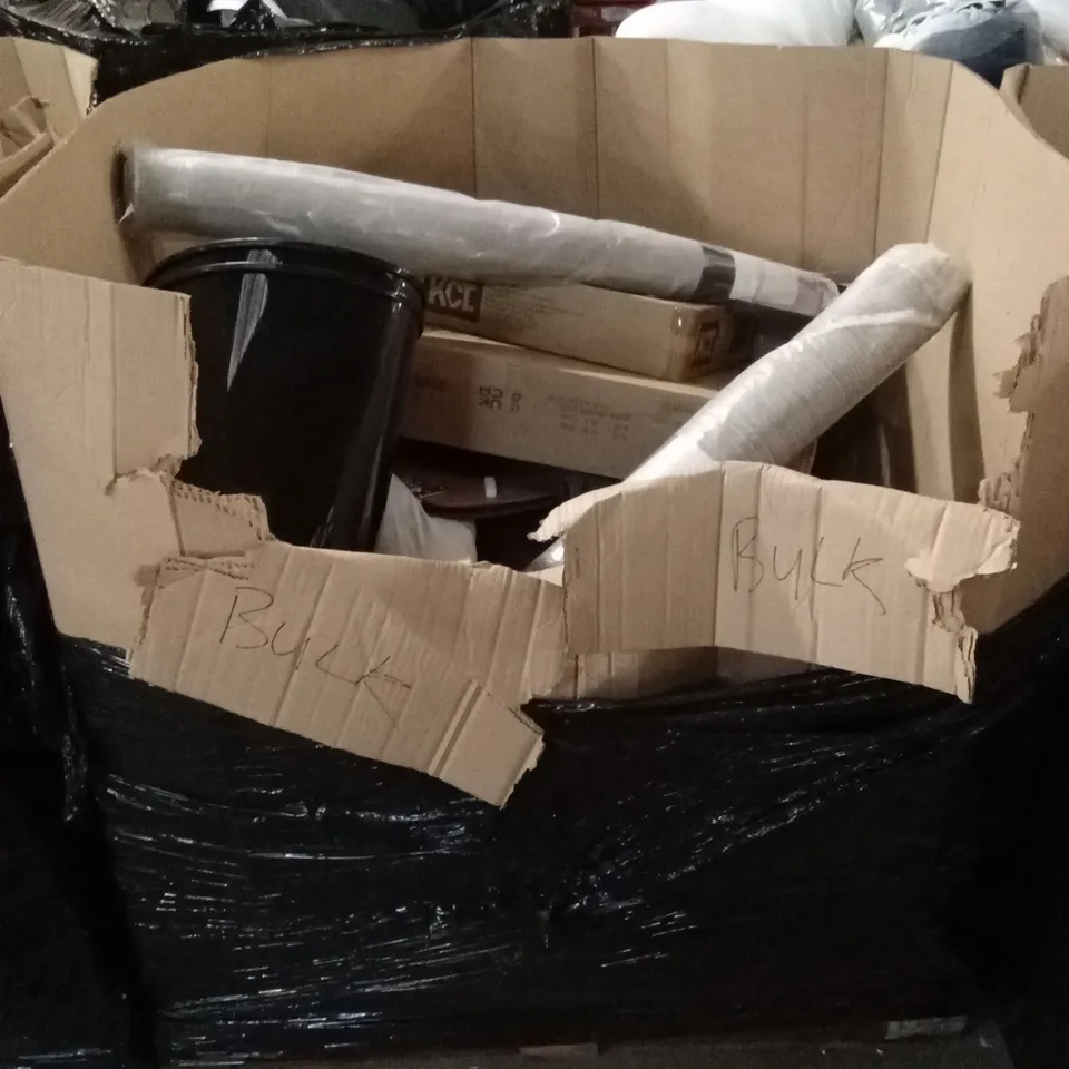 PALLET OF ASSORTED HOUSEHOLD GOODS AND PRODUCTS TO INCLUDE; RUGS, BOXED FURNITURE, TOILET SEAT ETC