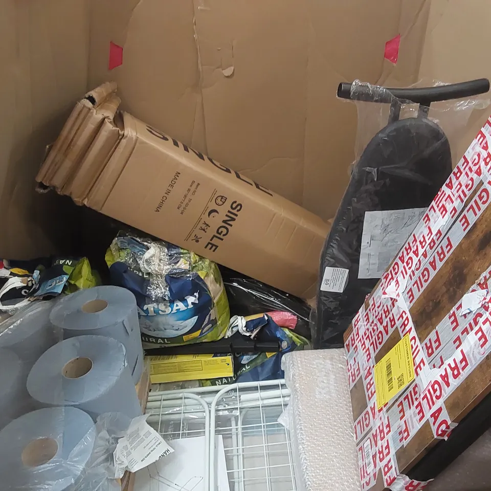 PALLET OF ASSORTED ITEMS TO INCLUDE: KIDS BIKE, ELECTRIC KEYBOARD, SHOWER STOOL, INSTANT POT PRESSURE COOKER, SILENTNIGHT DUVET ECT
