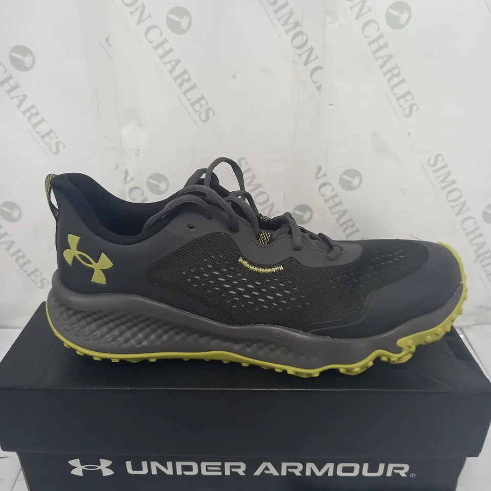 BOXED PAIR OF UNDER ARMOUR CHARGED MAVEN TRAIL SHOES SIZE 11