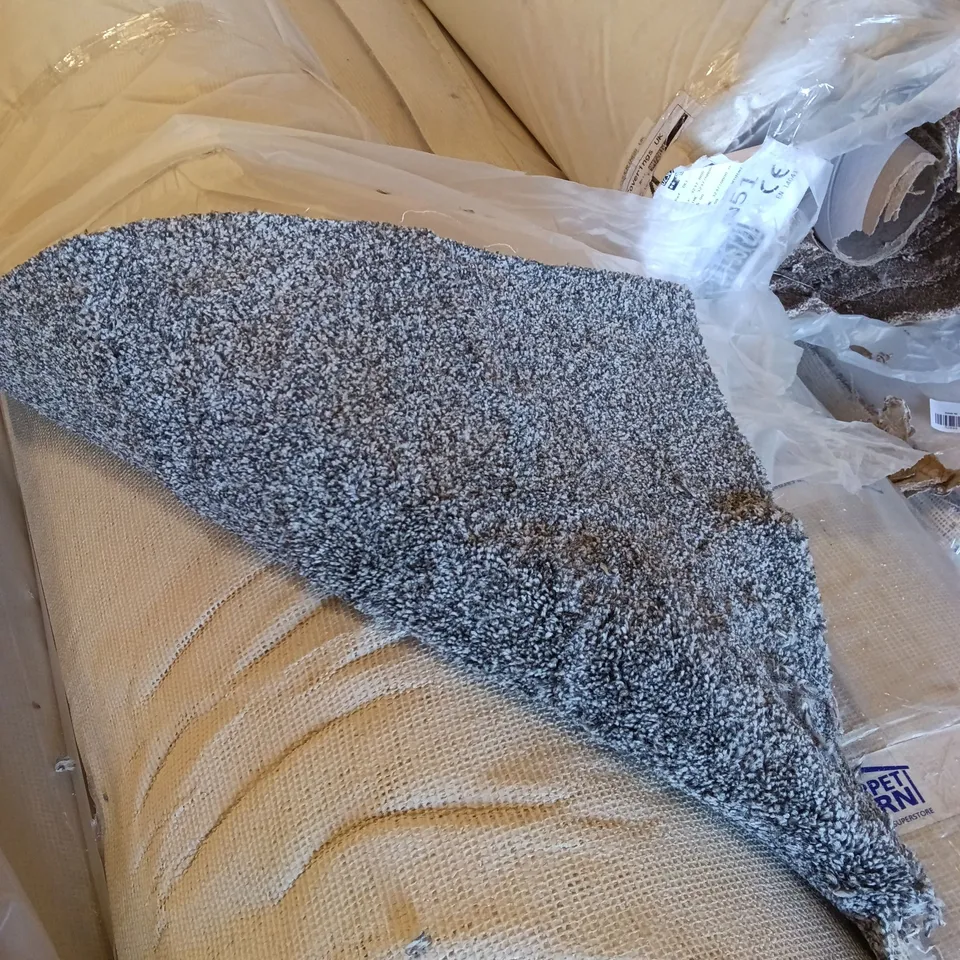 ROLL OF QUALITY STS SHEPHERD HEATHERS AB CARPET // APPROX SIZE: 4.0 X 5.9m