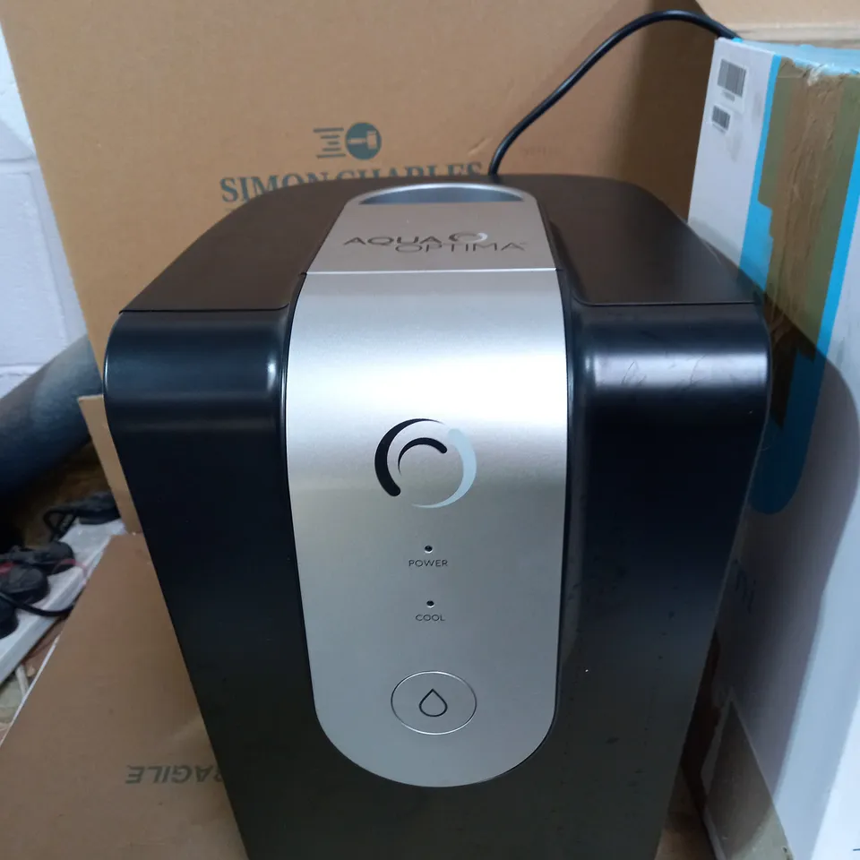 AQUA OPTIMA LUMI CHILLER