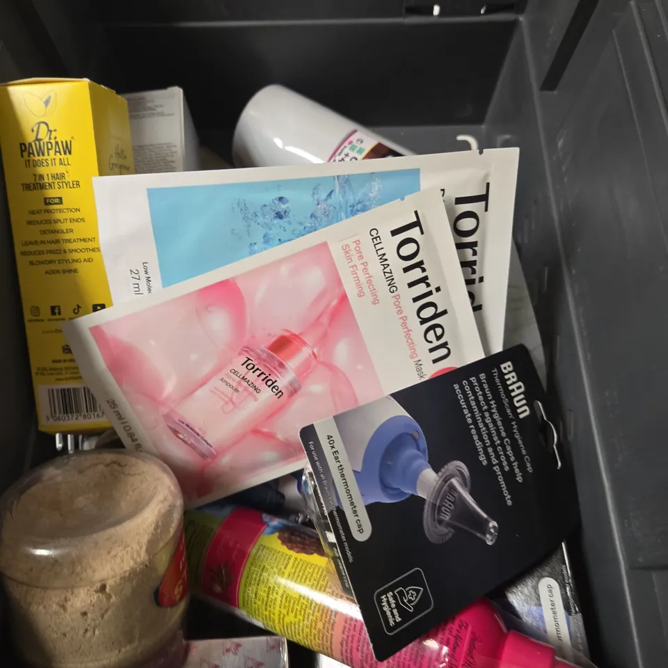 APPROXIMATELY 15 ASSORTED HEALTH & BEAUTY PRODUCTS TO INCLUDE TOOTHBRUSH HEADS, SHOWER GEL, BRIGHTENING MASK ETC