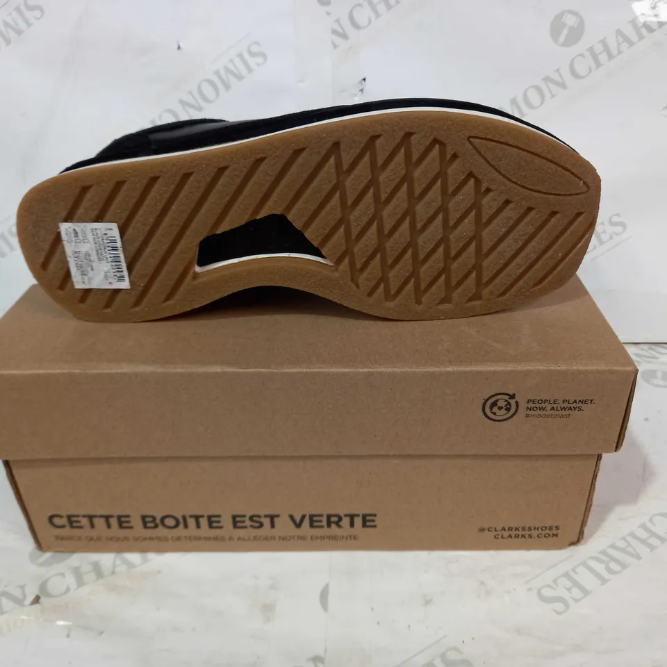 BOXED PAIR OF CLARKS SHOES IN BLACK UK SIZE 7
