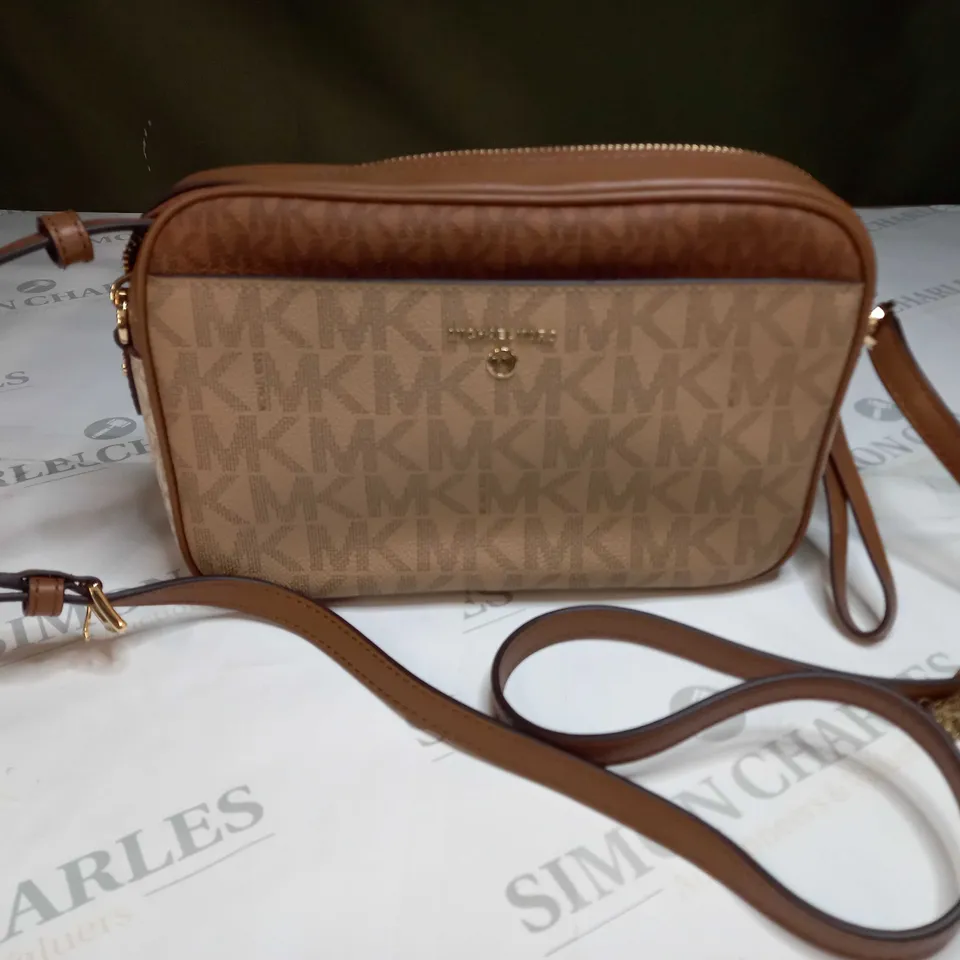 MICHAEL KORS LOGO CROSSBODY BAG - BROWN/WHITE