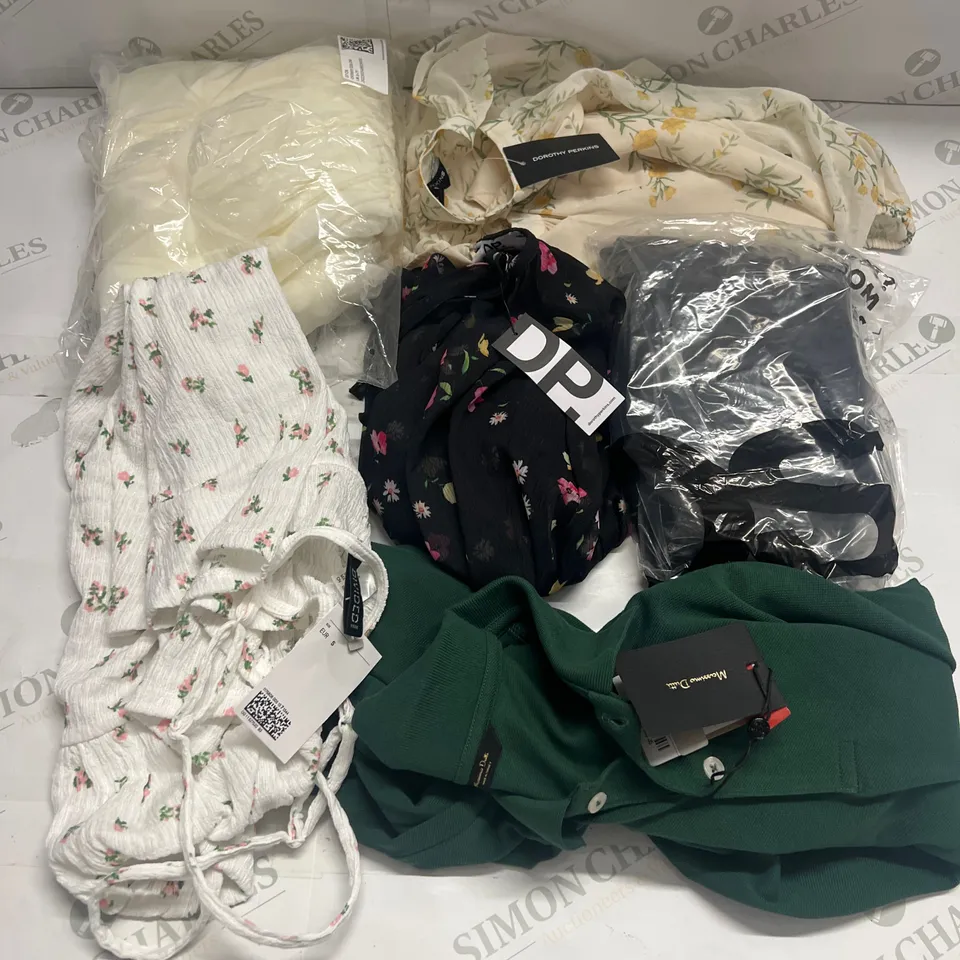 LARGE BOX OF ASSORTED BAGGED AND UNBAGGED CLOTHING TO INCLUDE H&M, DOROTHY PERKINS AND MASSIMO DUTTI 
