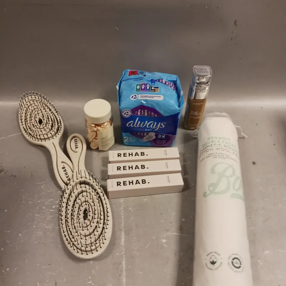 APPROXIMATELY 15 ASSORTED COSMETIC PRODUCTS TO INCLUDE REHAB HAIR TAMER, WOOL PADS, DOSE 1.0 HAIR OIL ETC 
