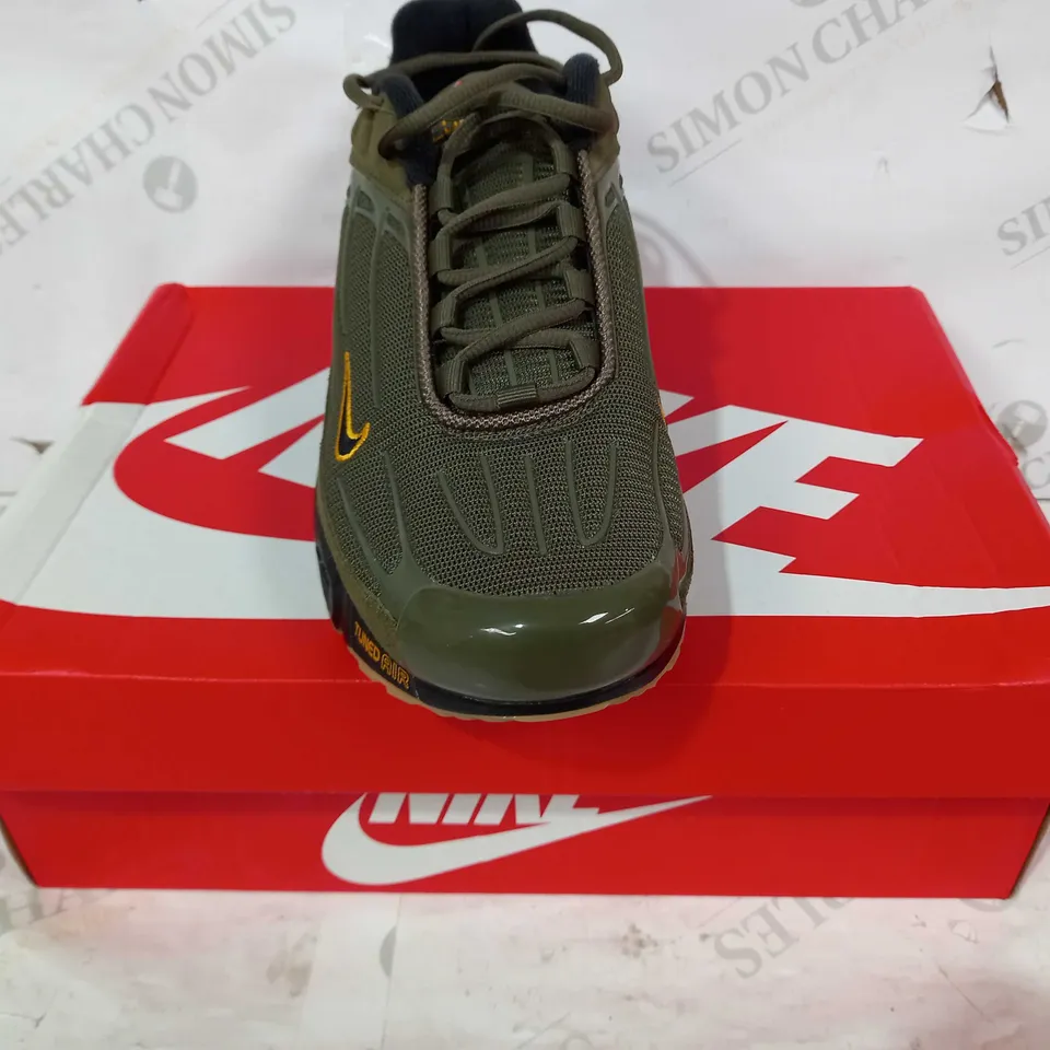 BOXED PAIR OF NIKE AIR MAX PLUS III SHOES IN OLIVE/BLACK UK SIZE 9