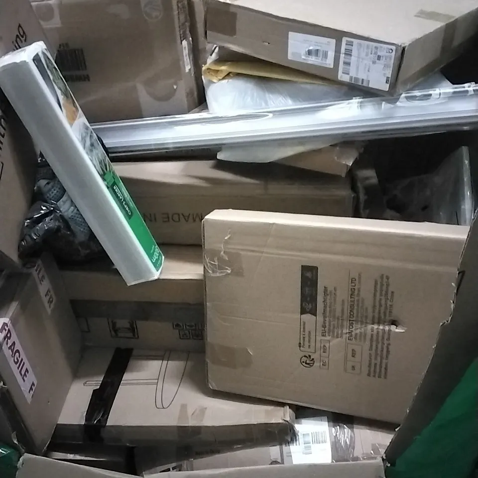 PALLET OF ASSORTED HOUSEHOLD GOODS AND PRODUCTS TO INCLUDE; HAND TOWEL DISPENSE, HIGH CHAIR, PLAY GYM, LIGHTS, CHOPPING BOARD ETC