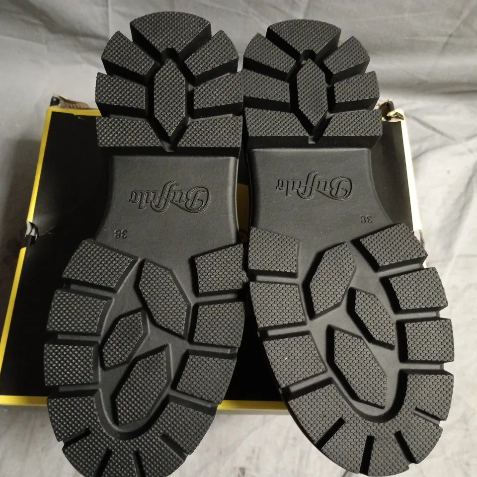 BUFFALO LONDON BLACK LEATHER LOAFERS WITH CHAIN DETAIL IN BLACK – UK 5 (EU 38)