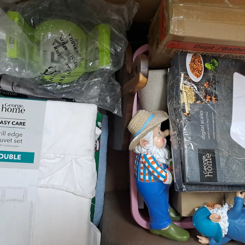 BOX OF APPROXIMATELY 10 ASSORTED HOUSEHOLD ITEMS - COLLECTION ONLY