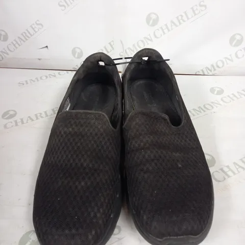 SKECHERS GO WALK 6, BLACK , UK SIZE 6
