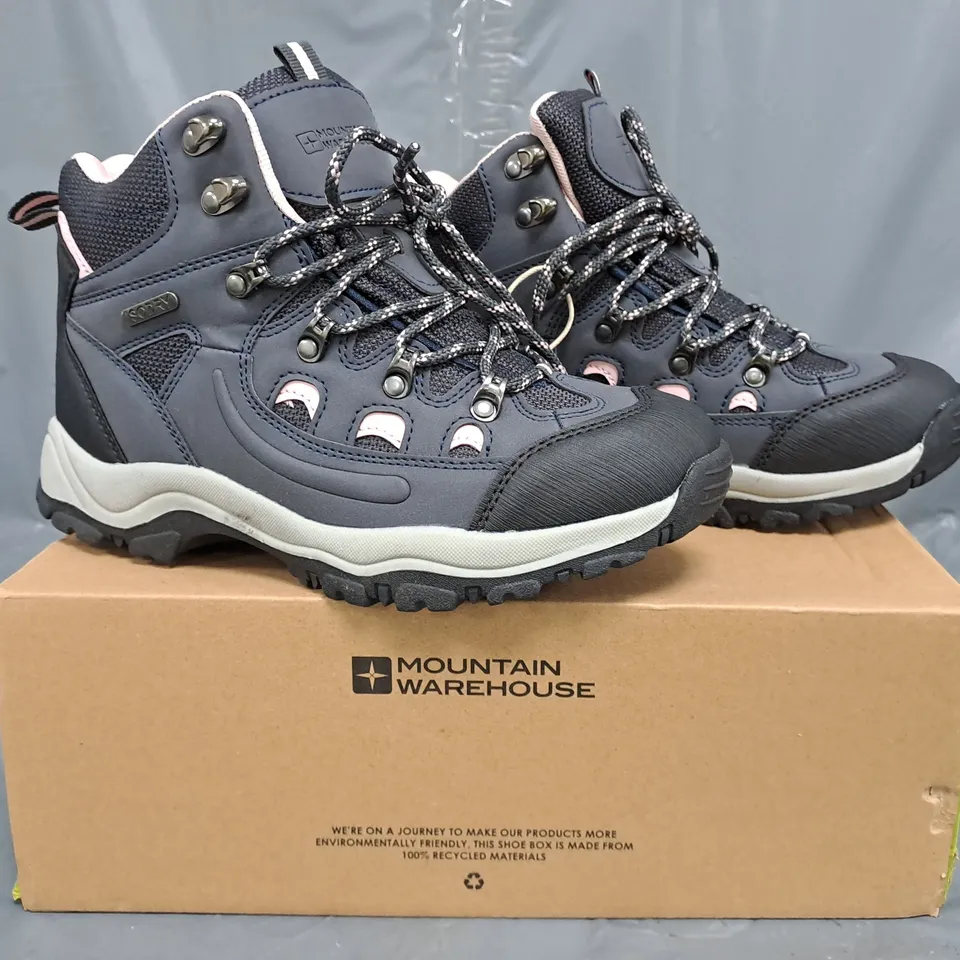 BOXED PAIR OF MOUNTAIN WAREHOUSE ADVENTURER WOMEN'S WATERPROOF WALKING BOOTS IN DARK PURPLE SIZE UK 4