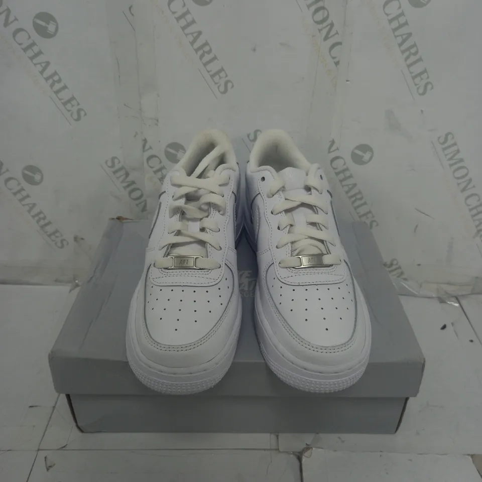 BOXED WHITE AIR FORCE TRAINERS SIZE 6 YR 