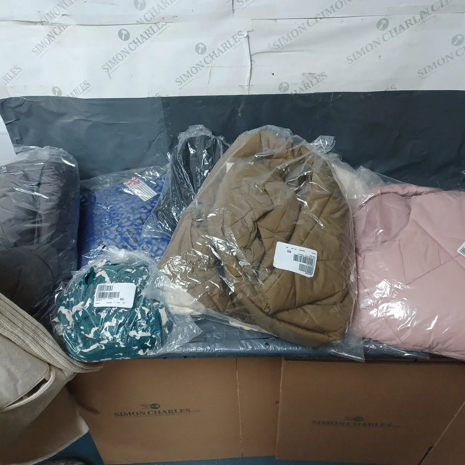 BOX OF APPROXIMATELY 10 ASSORTED BAGGED PIECES OF CLOTHING IN VARIOUS STYLES, SIZES, AND BRANDS 