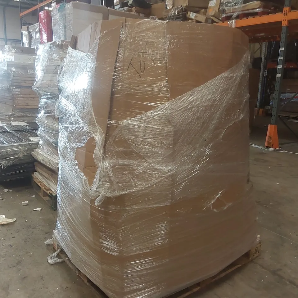 PALLET CONTAINING A VERY LARGE QUANTITY OF ASSORTED ITEMS INCLUDING: RUG, SAFETY GATE, TABLE LAMP, POTS & PANS ECT